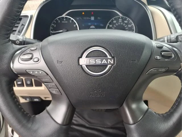 Used 2023  Nissan SL image 12