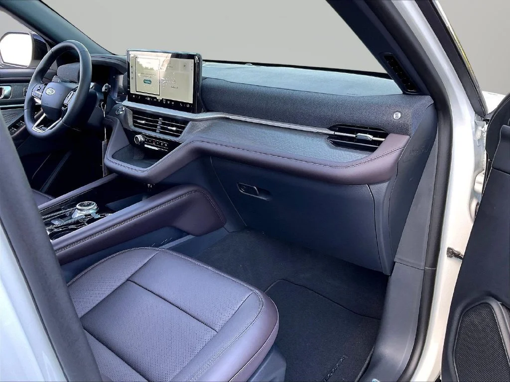 New 2026 Star White Metallic Tri-Coat Ford Platinum™ image 36