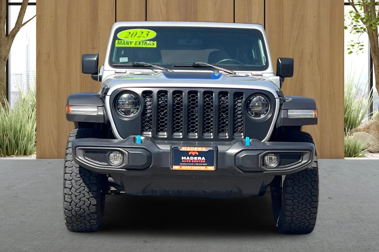 Used 2023 Silver Jeep Rubicon image 9