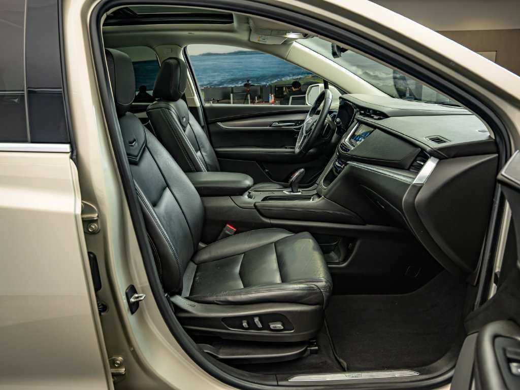 Used 2017 Silver Coast Metallic Cadillac Luxury image 35