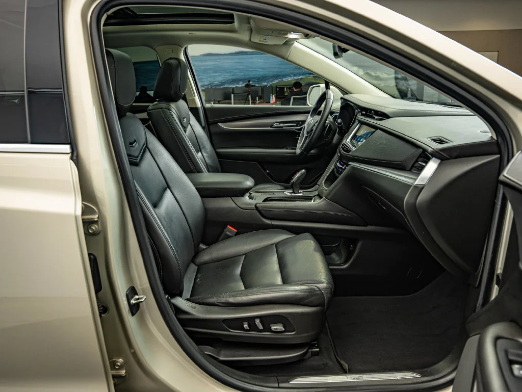 Used 2017 Silver Coast Metallic Cadillac Luxury image 35