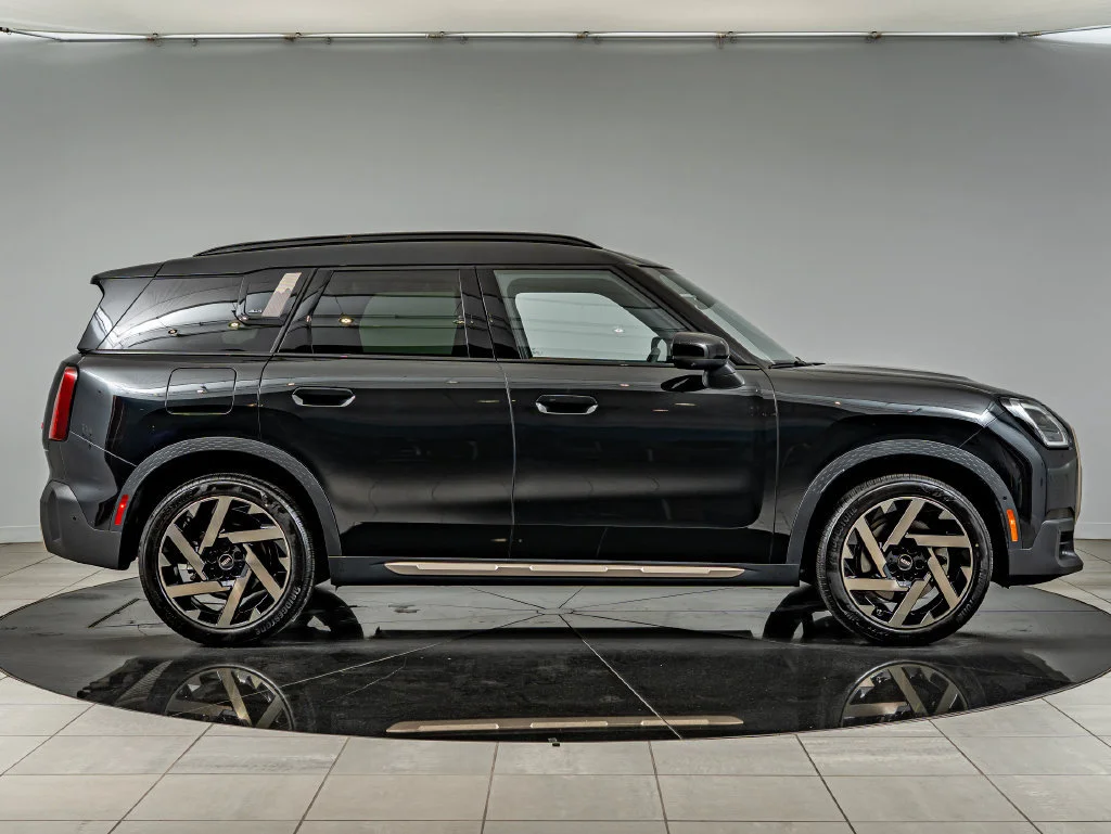 Used 2026 Midnight Black MINI Iconic image 4