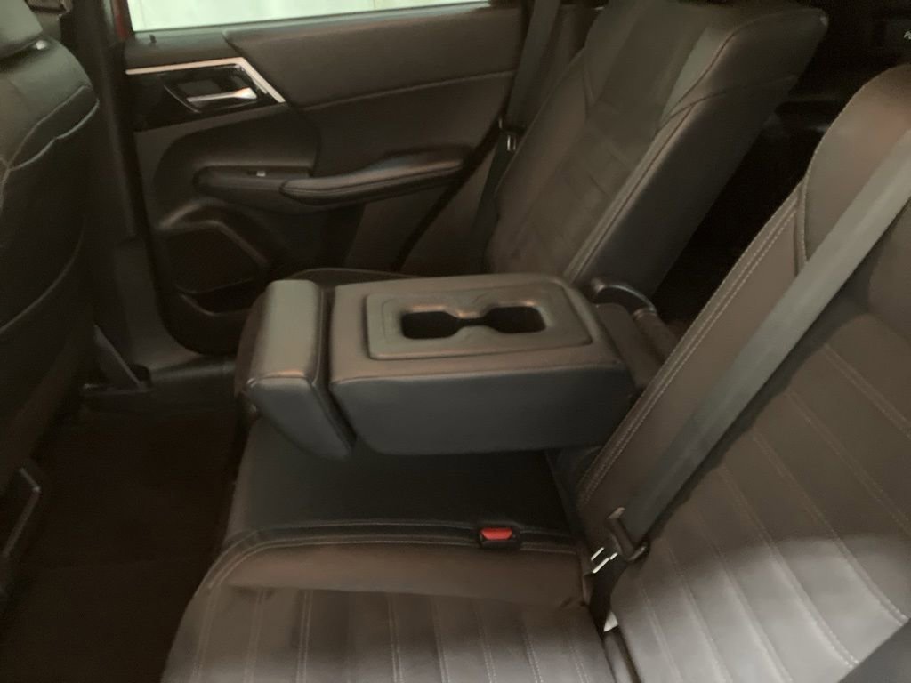 Used 2023  Mitsubishi SE image 14
