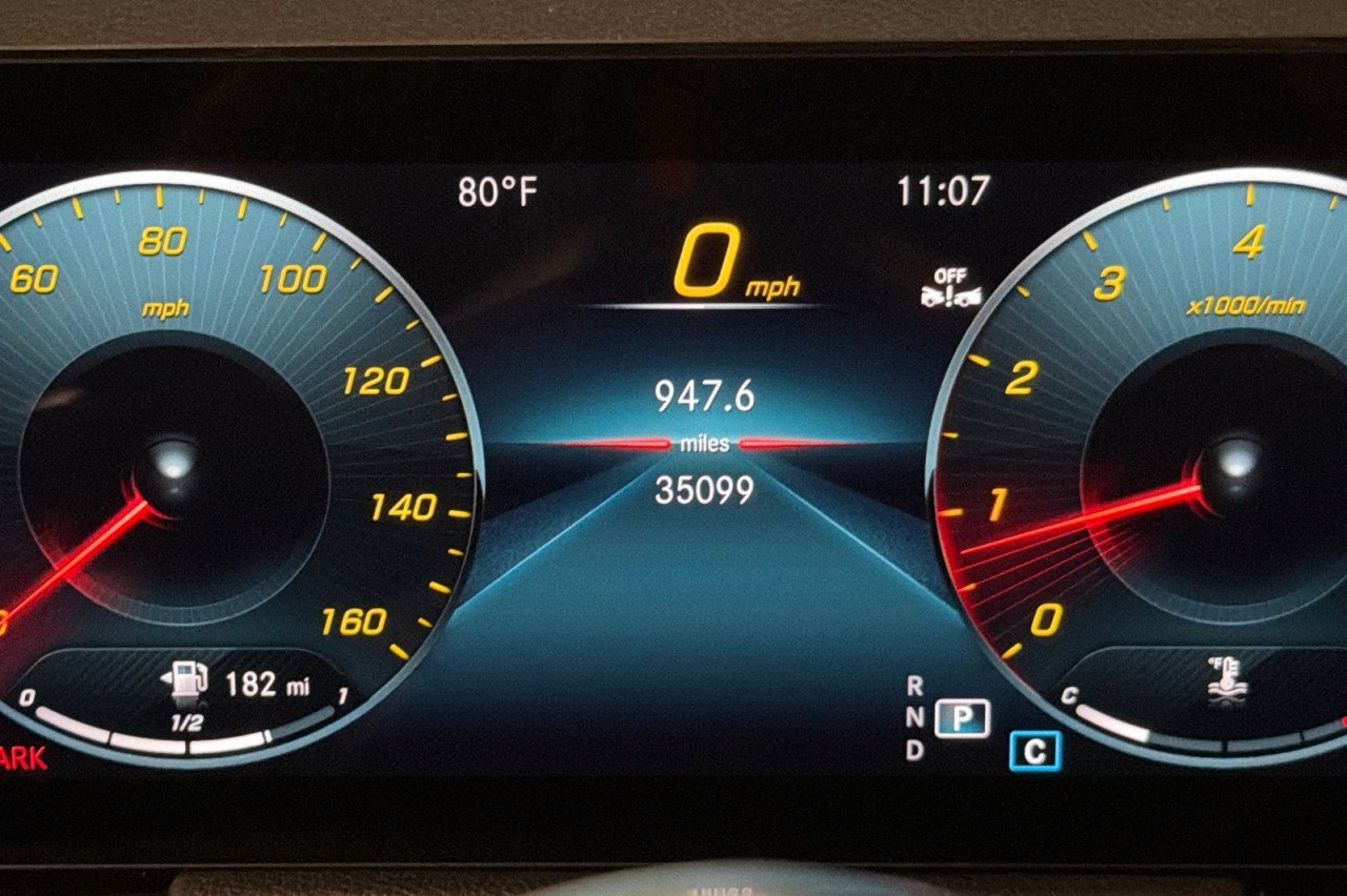 Used 2023 Mountain Grey Metallic Mercedes-Benz GLA 250 image 24