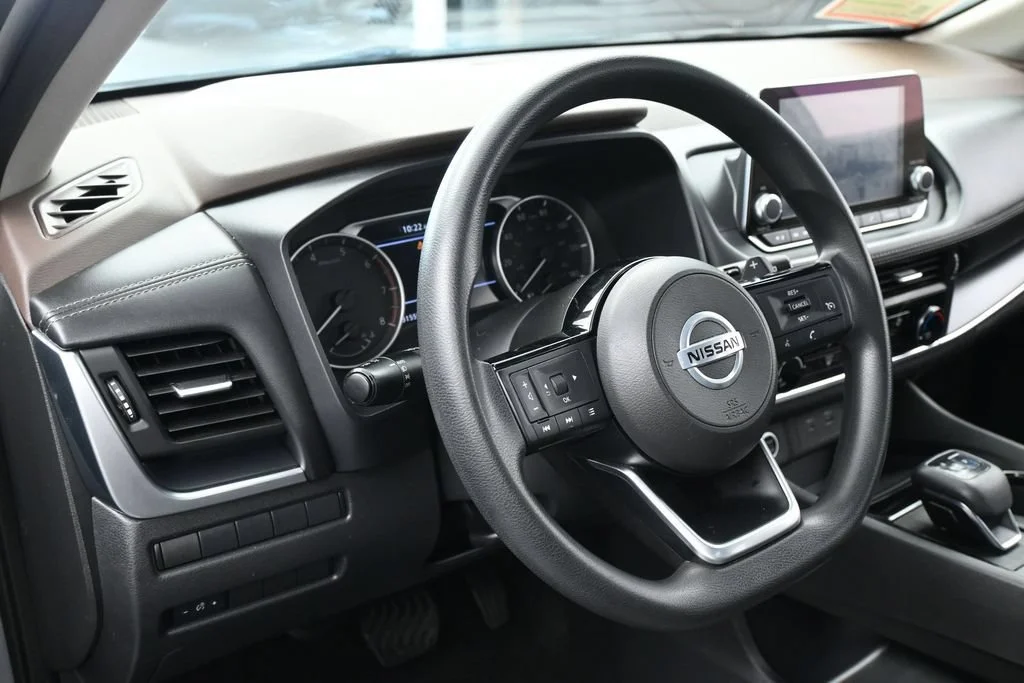 Used 2021 Gray Nissan S image 15