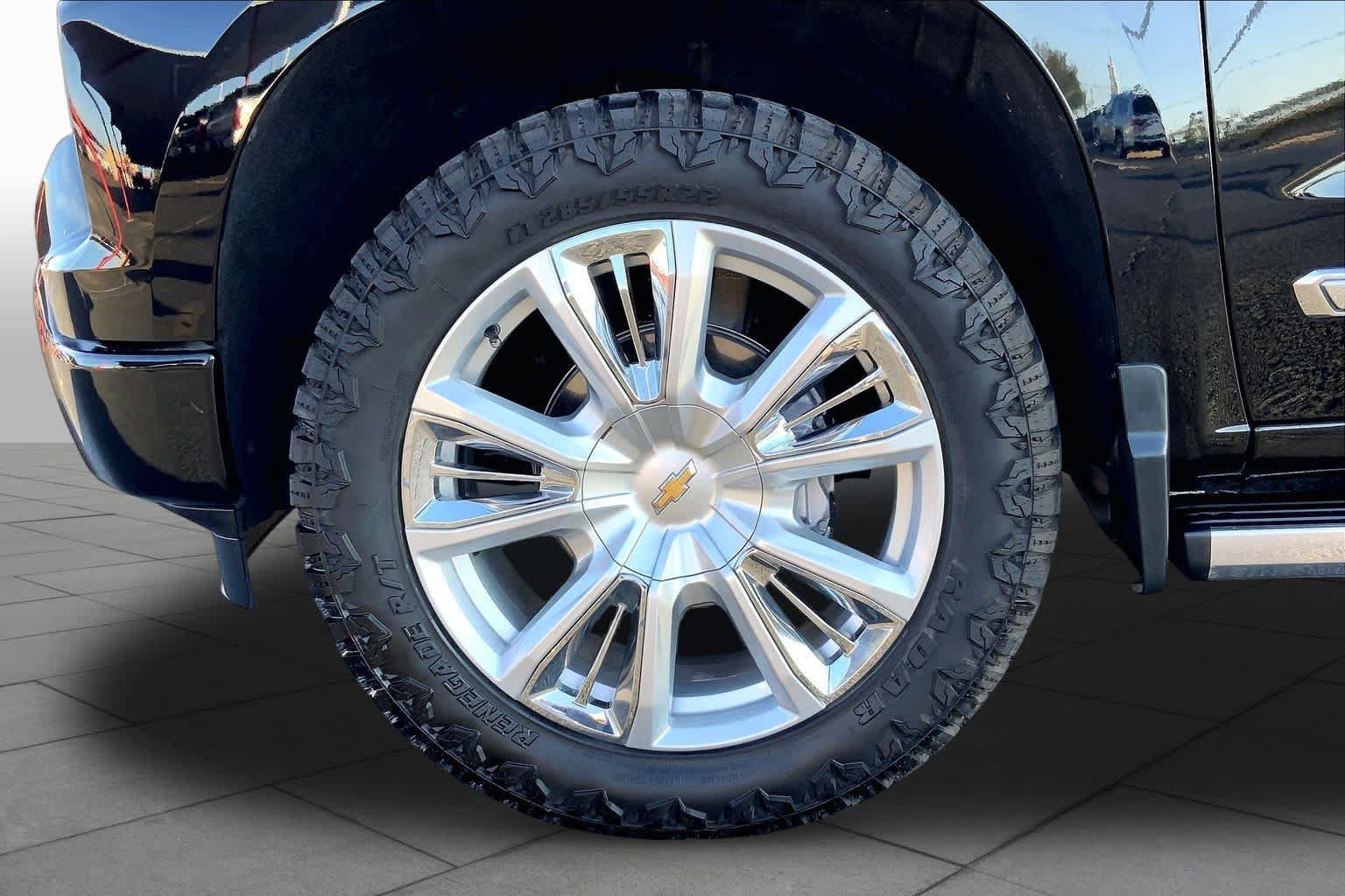 Used 2024 Black Chevrolet High Country image 11