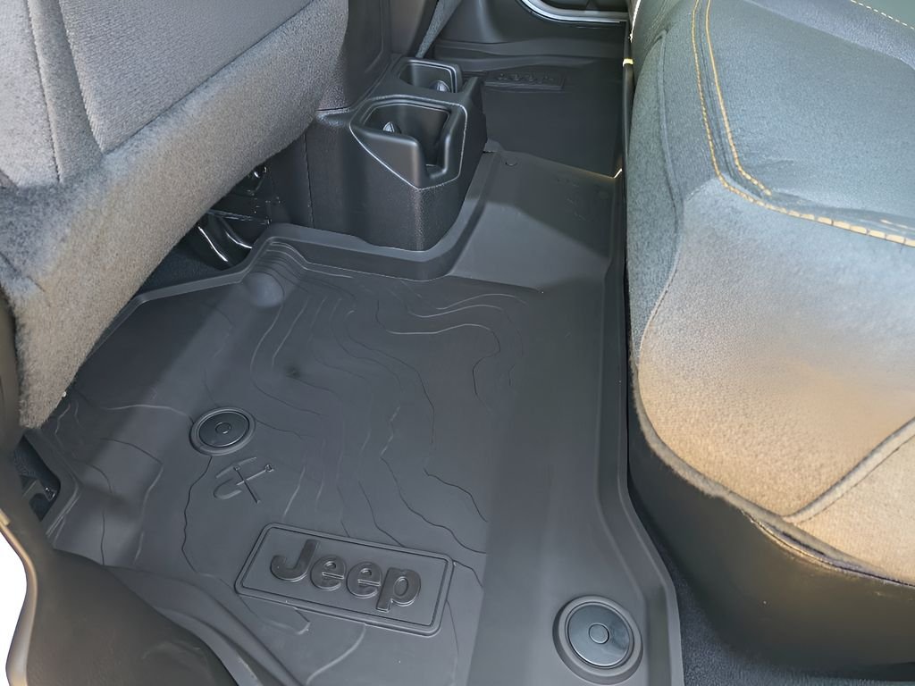 New 2025 Bright White Clear-Coat Exterior Paint Jeep Sport S Dark Sky Edition image 24