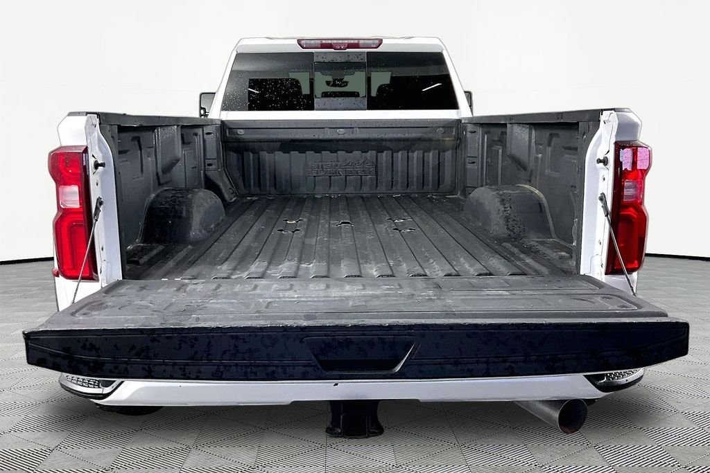 Used 2021 White Chevrolet High Country image 7