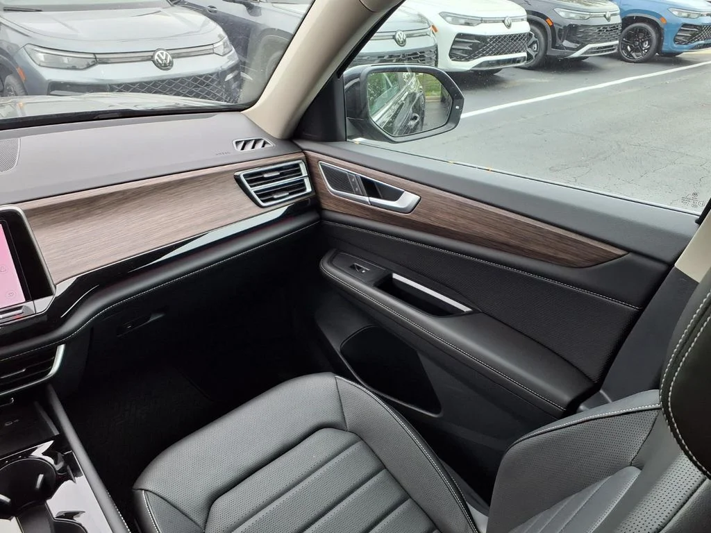 New 2026 Deep Black Pearl Volkswagen SEL image 27