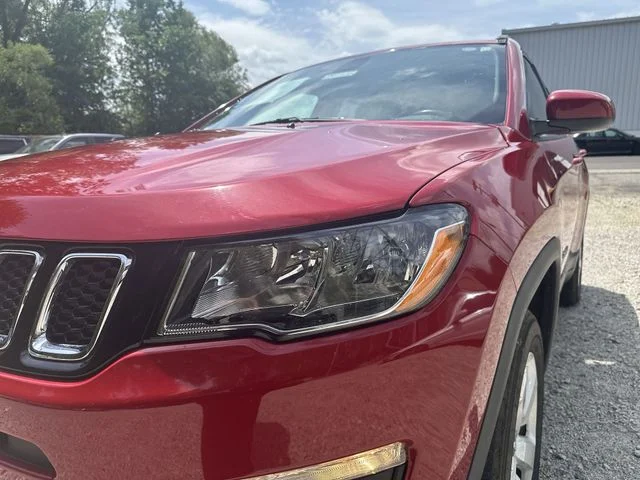 Used 2019 Red Jeep Latitude image 47