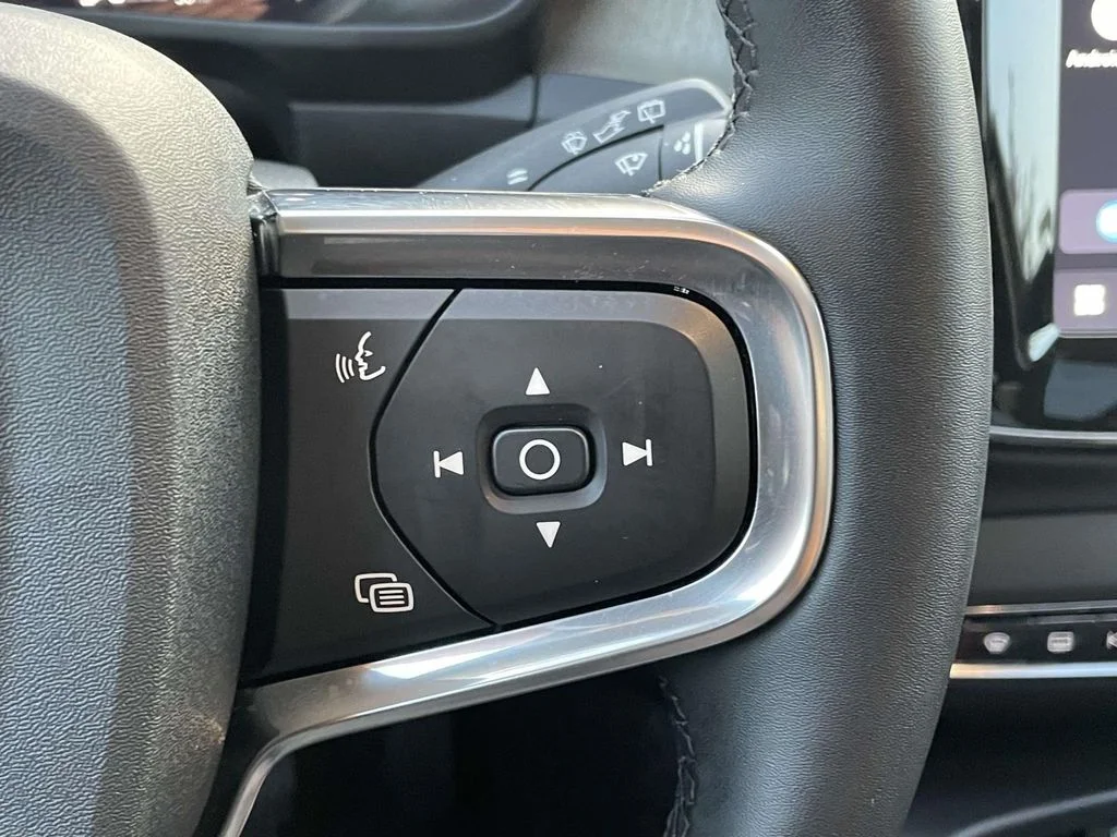 2025 Volvo XC40 Core - Photo 11