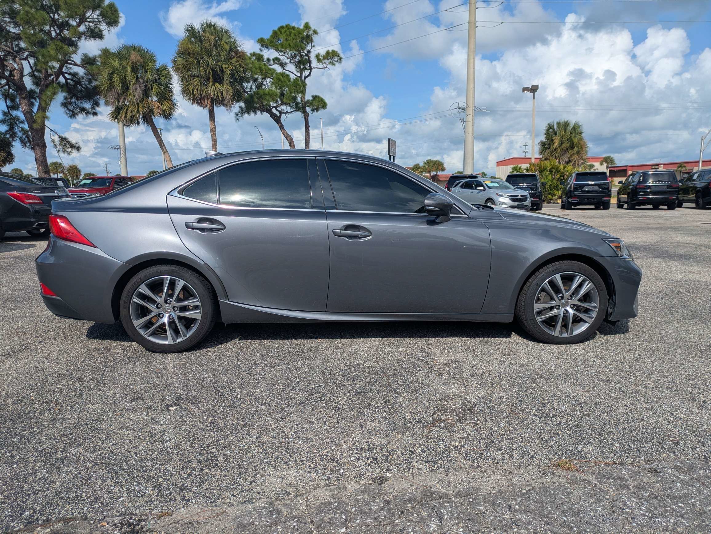 Used 2019  Lexus  image 4
