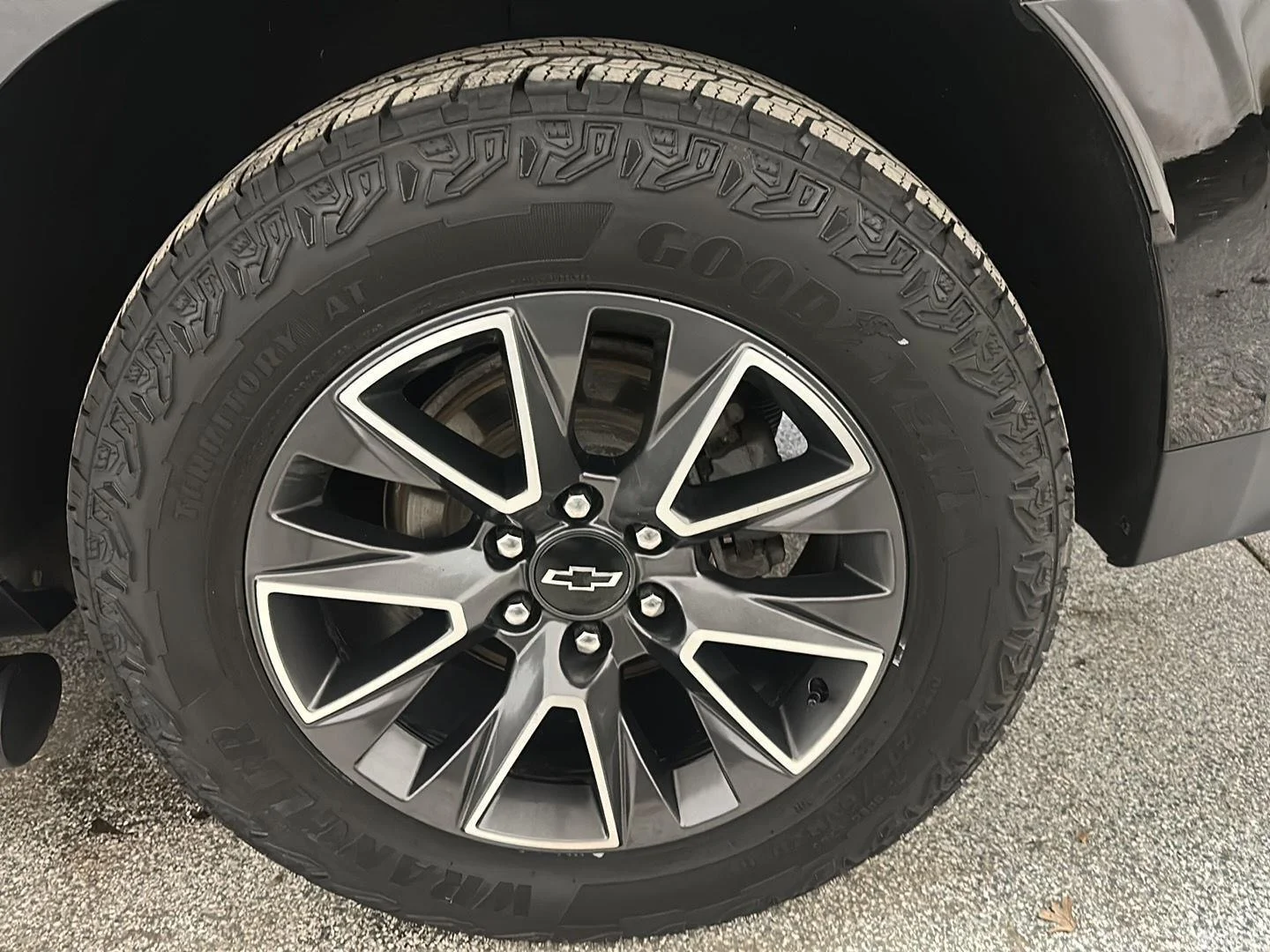Used 2022 Black Chevrolet Z71 image 11