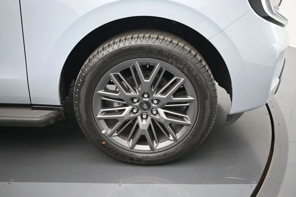 New 2026 Glacier Gray Metallic Tri-Coat Ford Platinum image 25
