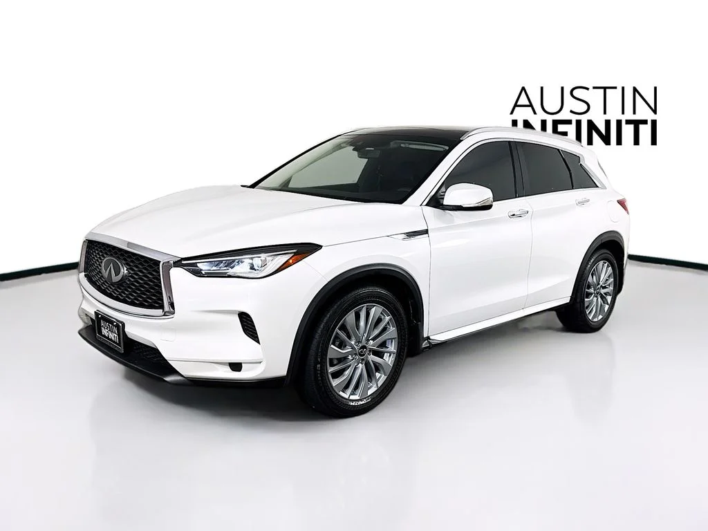 Certified Used 2023 White INFINITI LUXE image 4