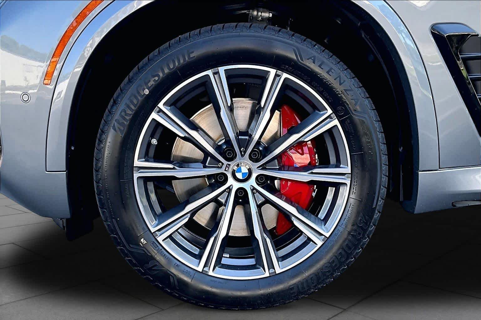 New 2026 Skyscraper Grey Metallic BMW sDrive40i image 11