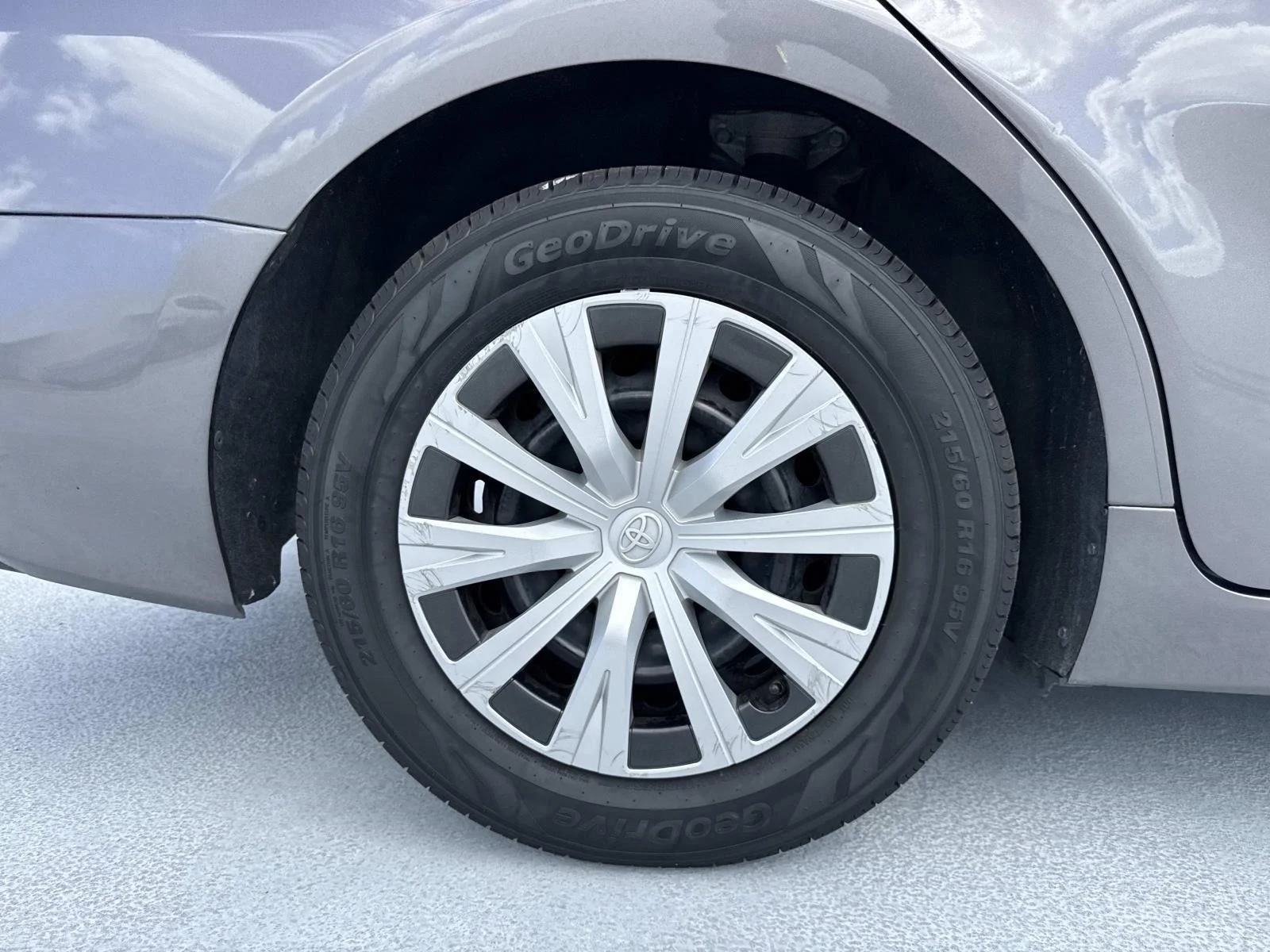 2021 Toyota Camry LE - Photo 7