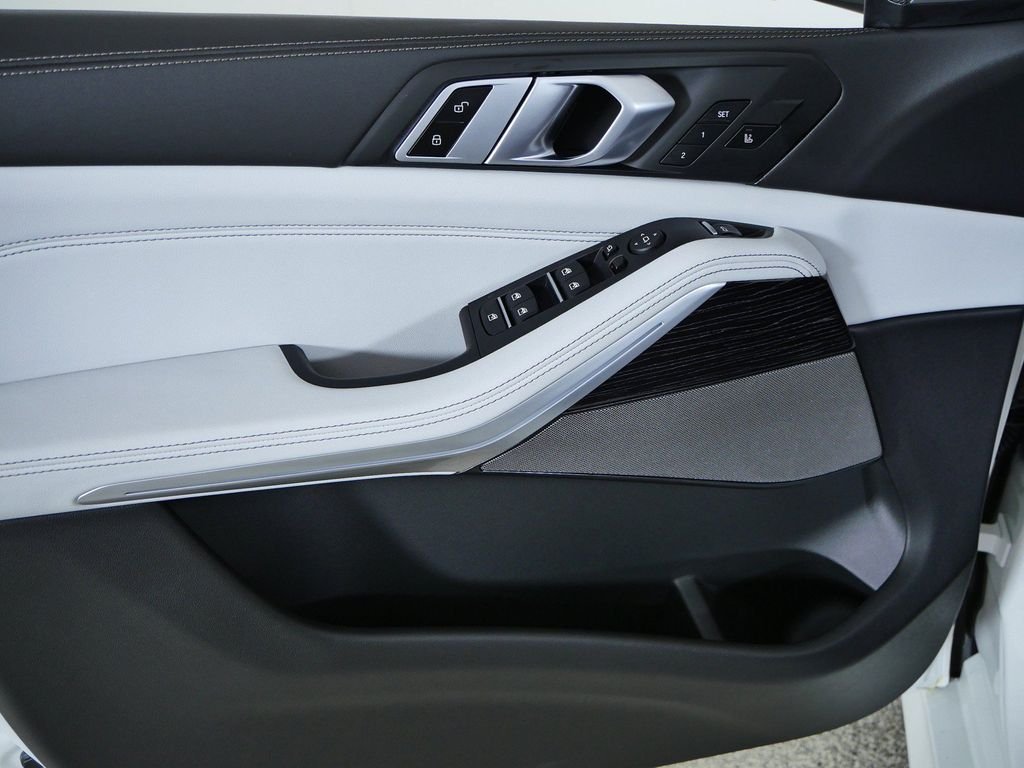 New 2026 Alpine White BMW xDrive40i image 33