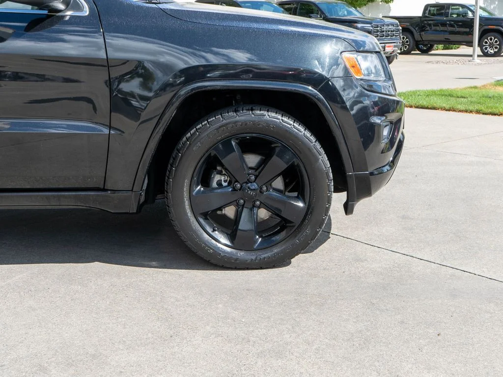 Used 2015 Black Jeep Altitude image 38
