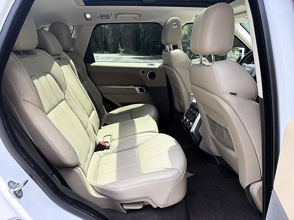 Used 2014 Fuji White Land Rover HSE image 22