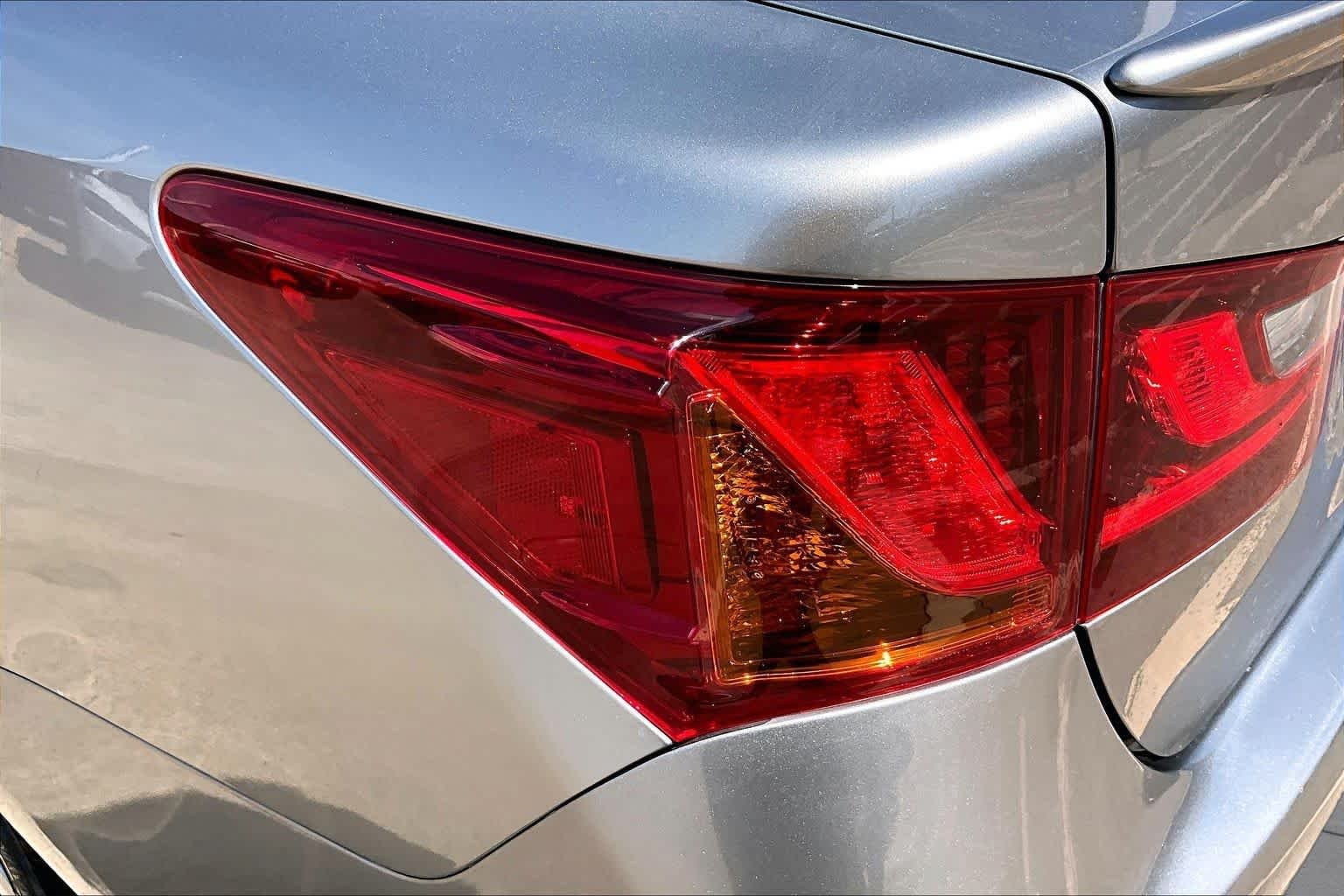 Used 2015 Atomic Silver Lexus  image 29