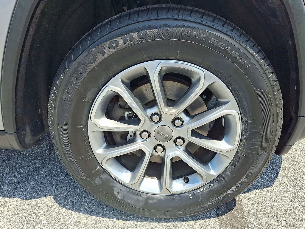 Used 2015 Silver Jeep Limited image 9