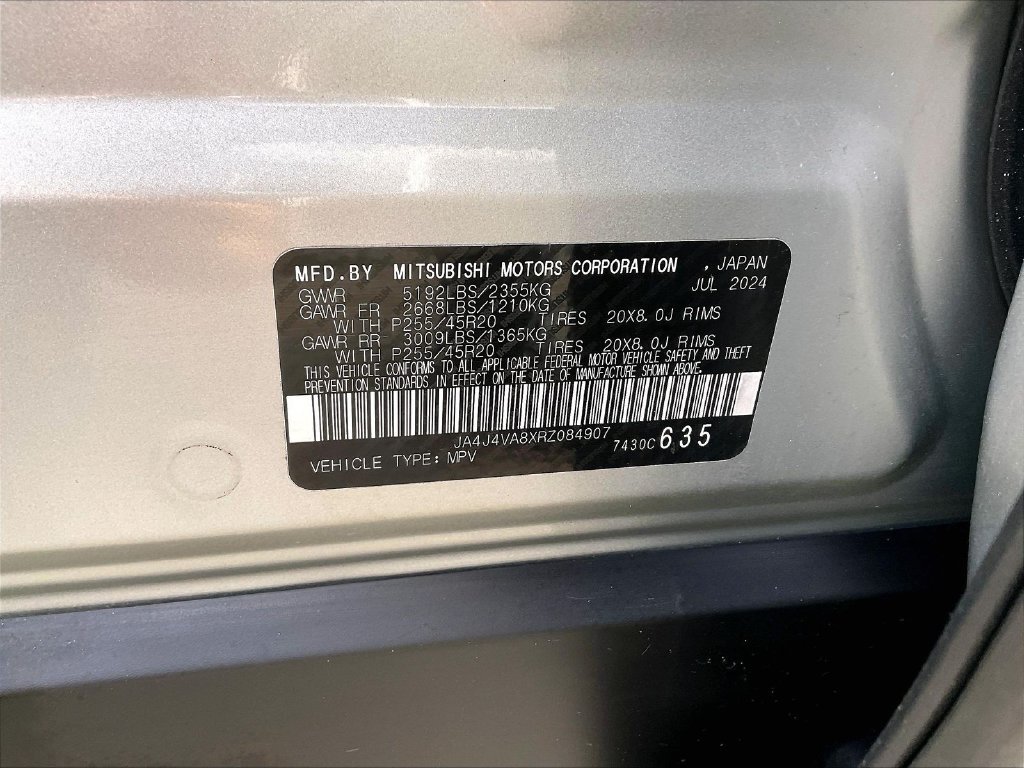 Used 2024 Silver Mitsubishi SE image 32