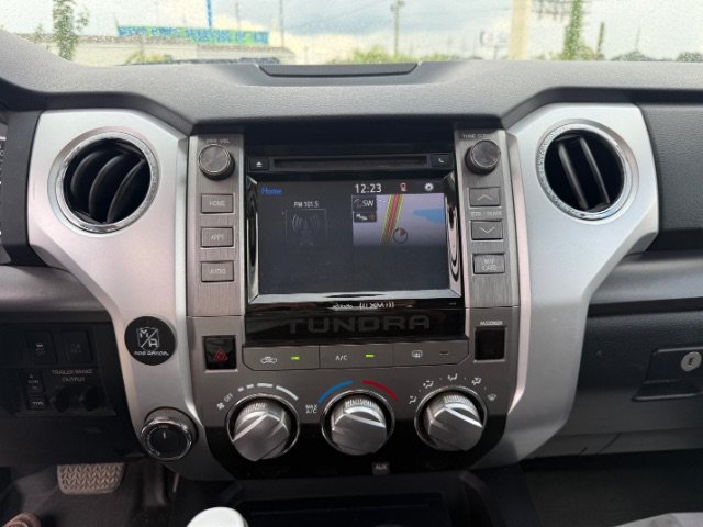 Used 2017 White Toyota SR5 image 17