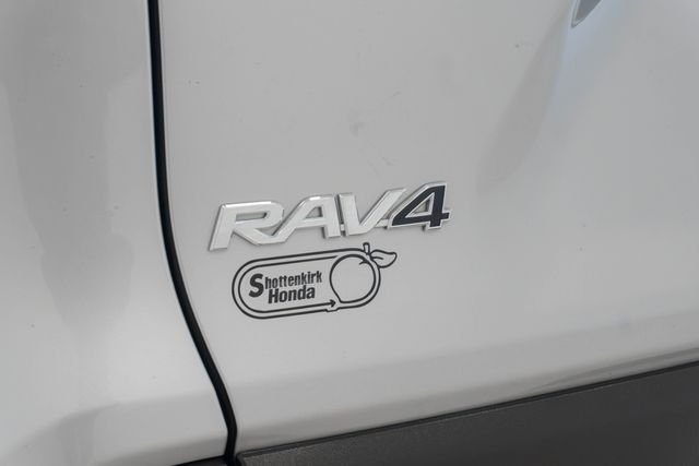 Used 2023 Silver Toyota XLE Premium image 19
