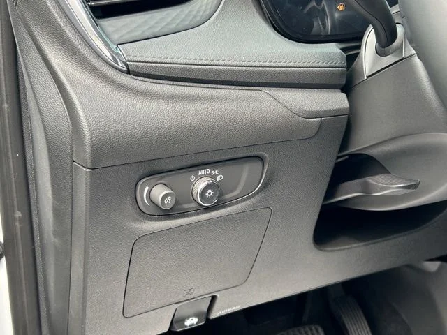 New 2026 Summit White Buick Preferred image 30