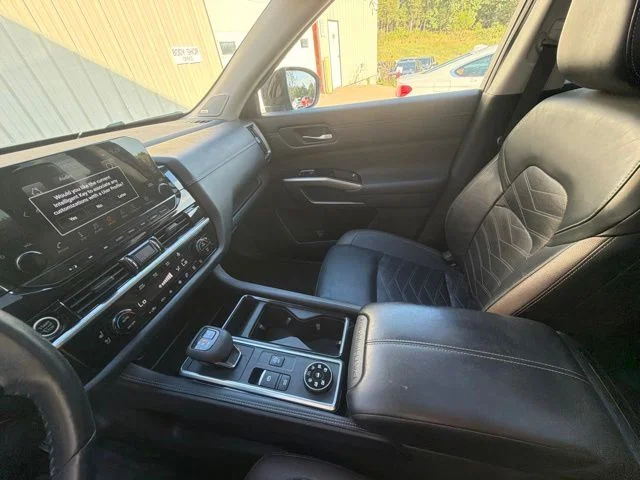 Used 2022 Gray Nissan Platinum image 26