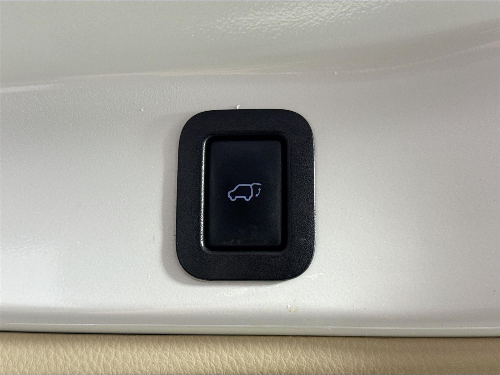 Used 2016 Blizzard Pearl Toyota Limited image 40