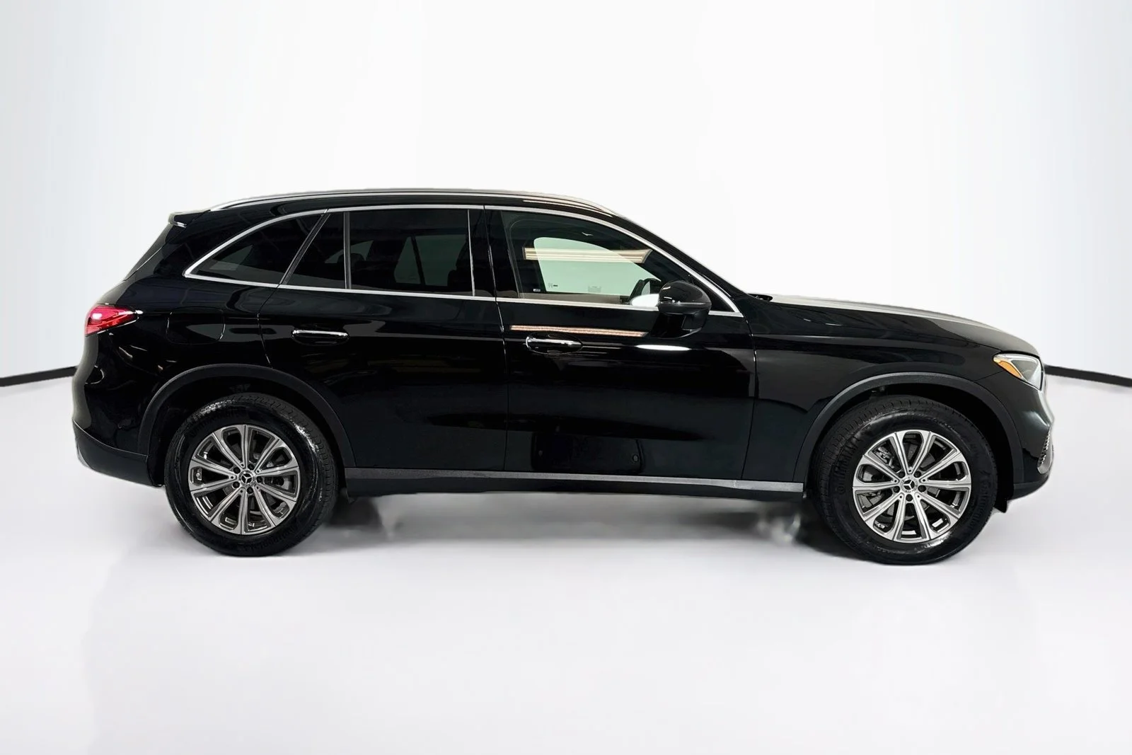 Used 2026 Black Mercedes-Benz GLC 300 image 4
