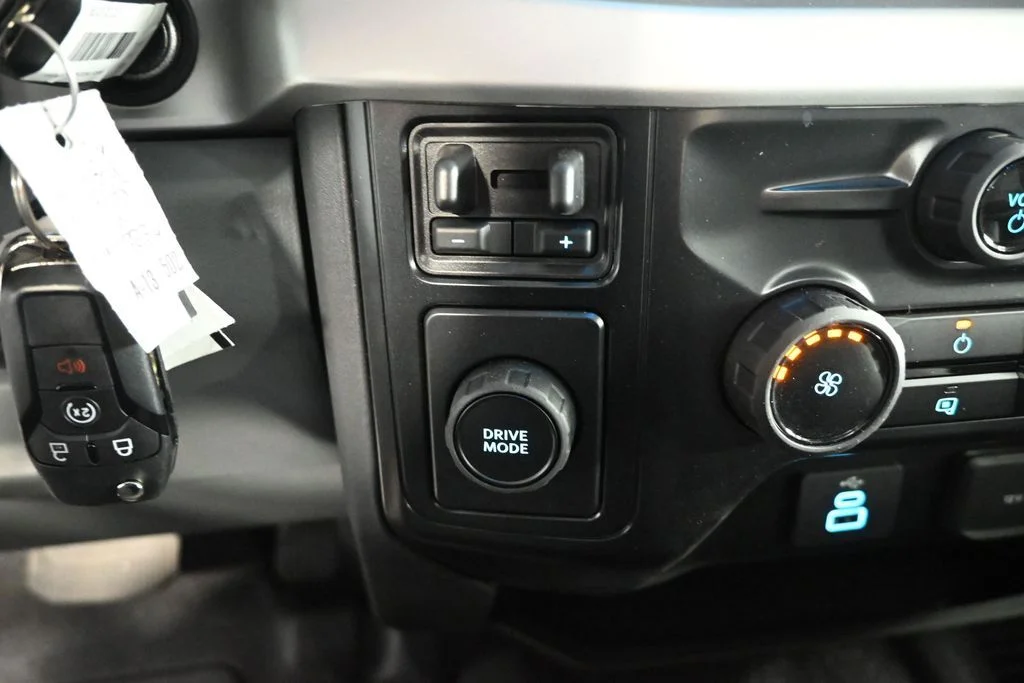 New 2026 Oxford White Ford XL image 18