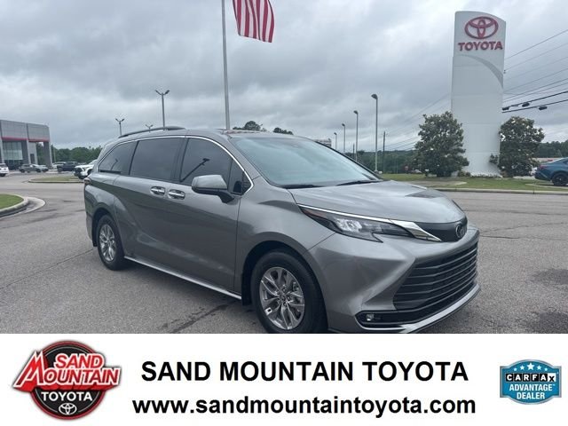 2026 Toyota Sienna XLE 8-Passenger Hybrid FWD's photo
