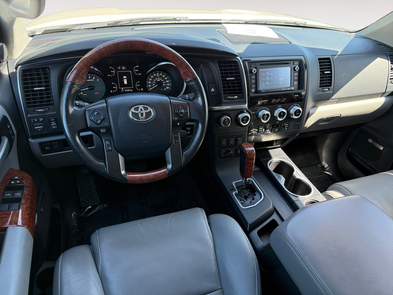 Used 2018 Blizzard Pearl Toyota Platinum image 15
