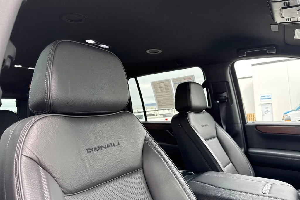 2025 GMC Yukon XL Denali - Photo 18