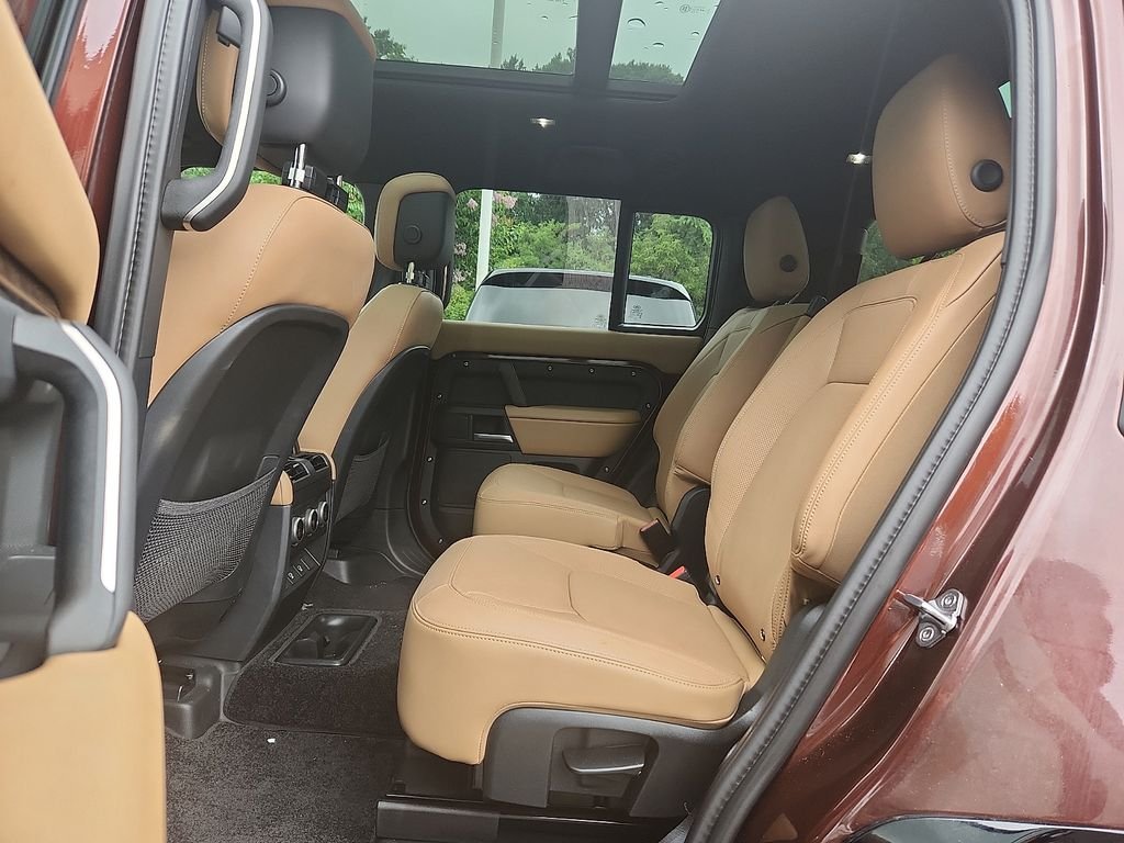 2025 Land Rover Defender X-Dynamic SE - Photo 10