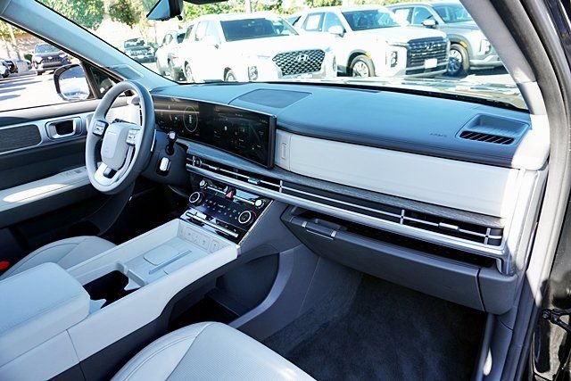 Used 2025 Black Hyundai Calligraphy image 10
