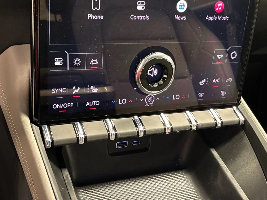 New 2027 Summit White GMC Elevation image 37