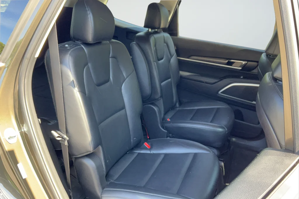 Used 2023 Green Kia S image 21