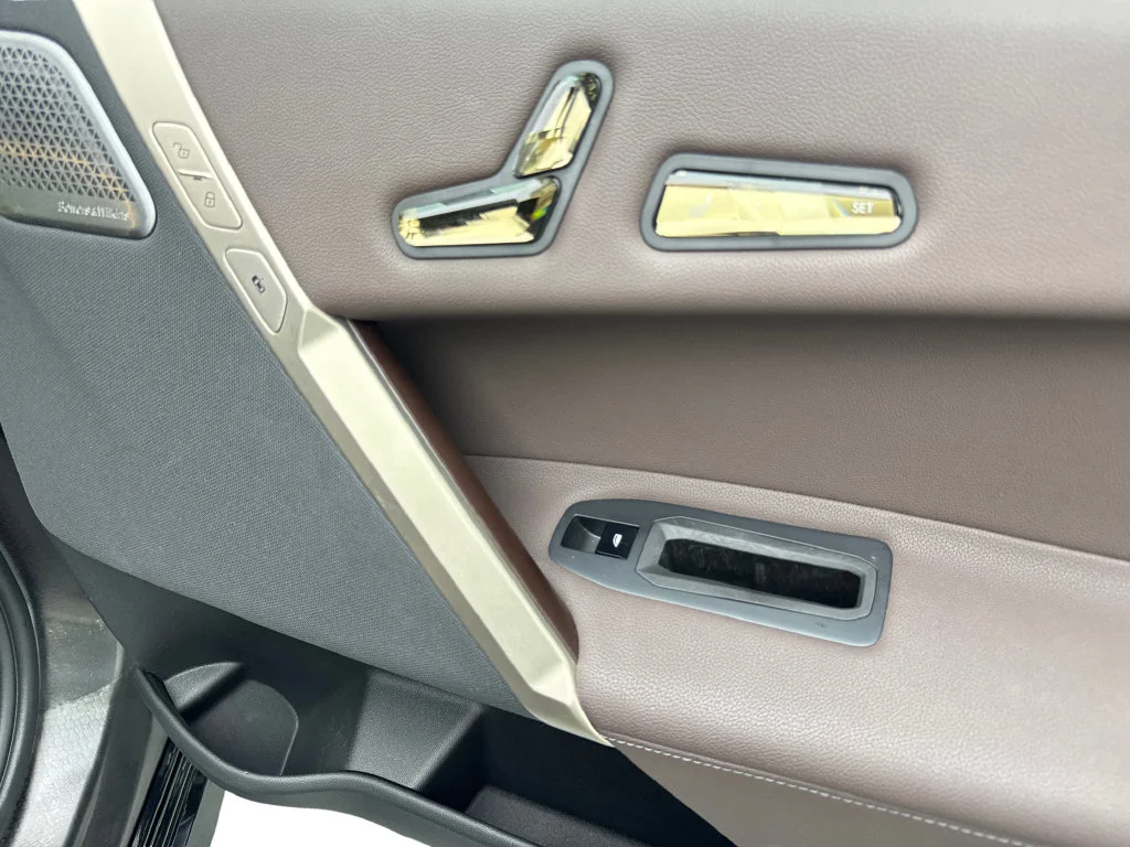 Used 2023 White BMW M60 image 50