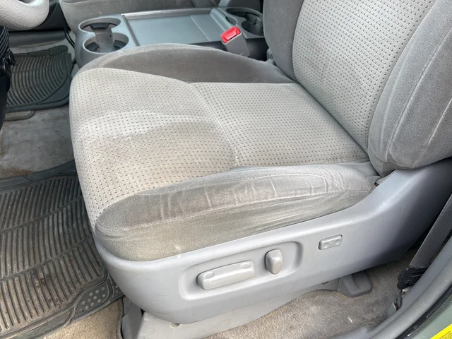 Used 2010 Silver Toyota LE image 18