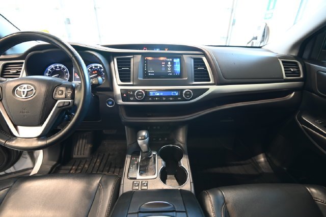 Used 2017 Toyota Highlander XLE with VIN 5TDJZRFHXHS367217 for sale in Bozeman, MT
