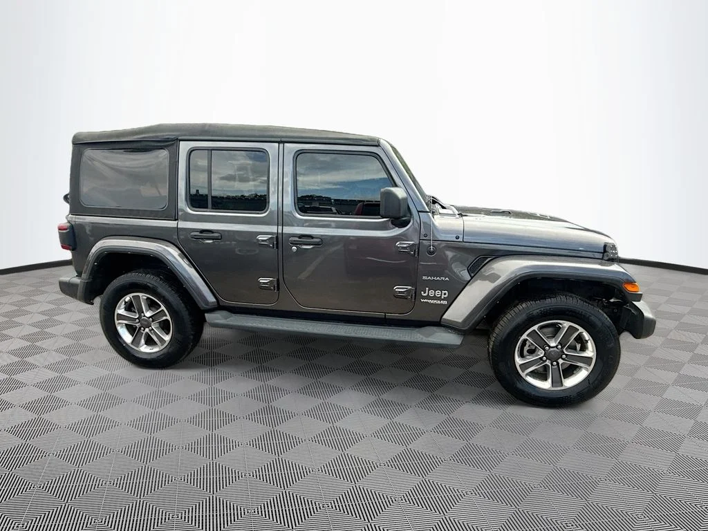 Used 2022 Gray Jeep Unlimited Sahara image 5