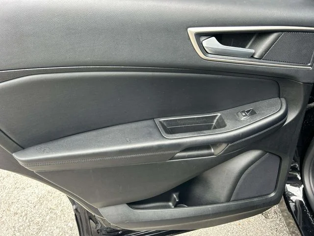 Used 2022 Black Ford SEL image 20