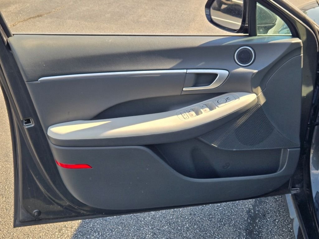 Used 2025 Gray Hyundai SEL image 17