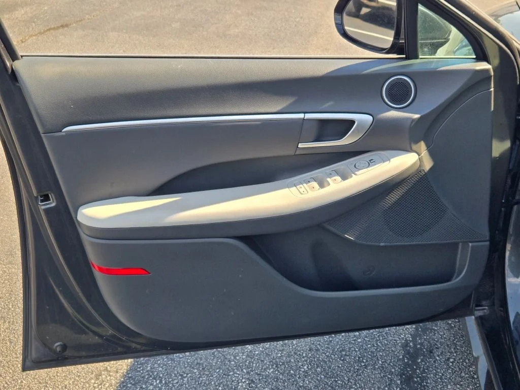 Used 2025 Gray Hyundai SEL image 17