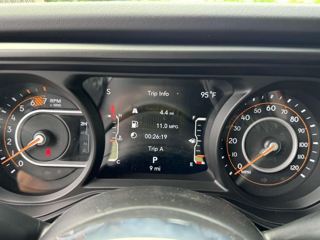 2025 Jeep Wrangler 4-Door Sahara - Photo 25