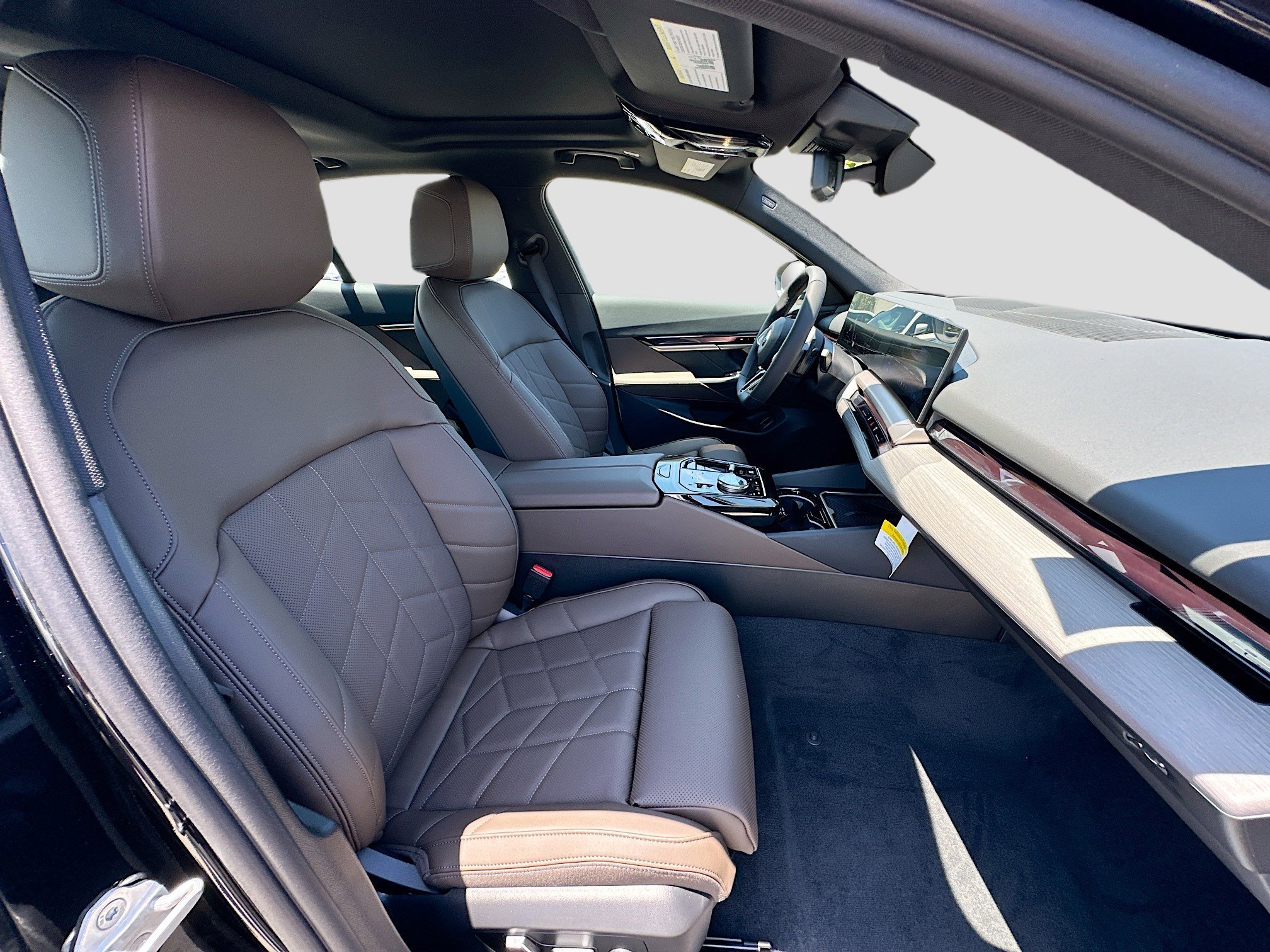 New 2027 Black Sapphire Metallic BMW 530i image 20